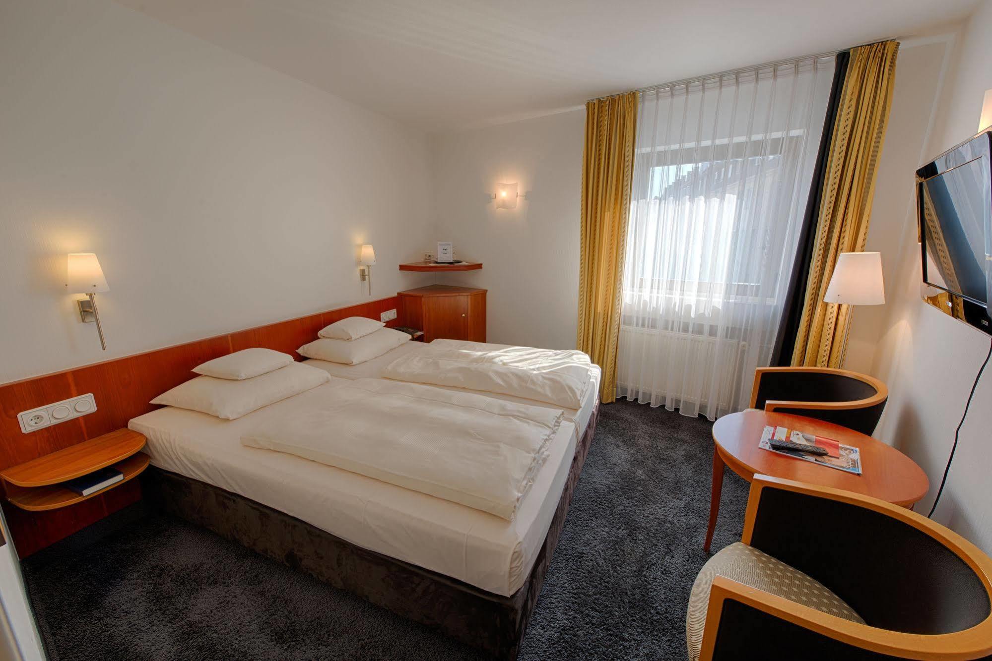 Hotel & Restaurant Walfisch Würzburg Eksteriør billede